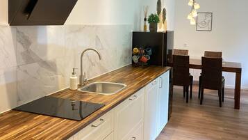 KĂŒhlschrank, Mikrowelle, GeschirrspĂŒler