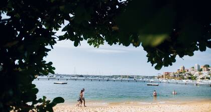 Delightful Darling Point Studio w Stunning Rooftop