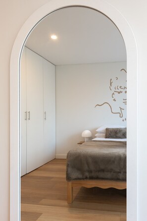 1 dormitorio, tabla de planchar con plancha, cuna de viaje y wifi