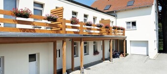 apartment for 4 people with kitchen & balcony, view of the Elbe & free Wi-Fi
