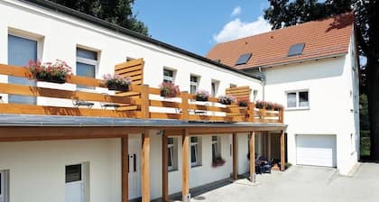 Gemütliches Apartment für 4 Personen mit Küche & Balkon, Elbblick & WLAN gratis