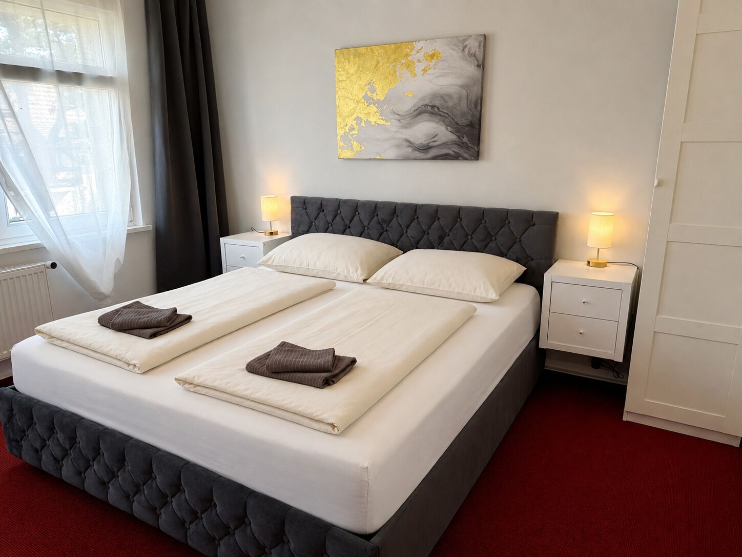 2 bedrooms, travel crib, WiFi (free), bed sheets
