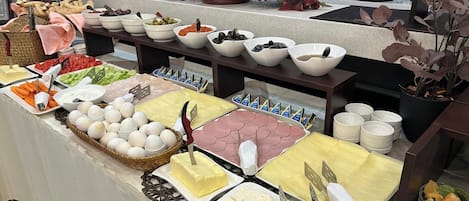 Petit déjeuner composé de spécialités régionales compris tous les jours