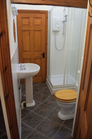 Shower, towels, soap, toilet paper - Spacious barn conversion perfect for exploring the North Devon & Cornwall coast. (Bideford)