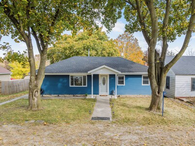 Charming Lake Geneva Retreat for 8