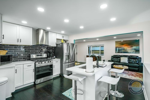 Charming Lake Geneva Retreat for 8