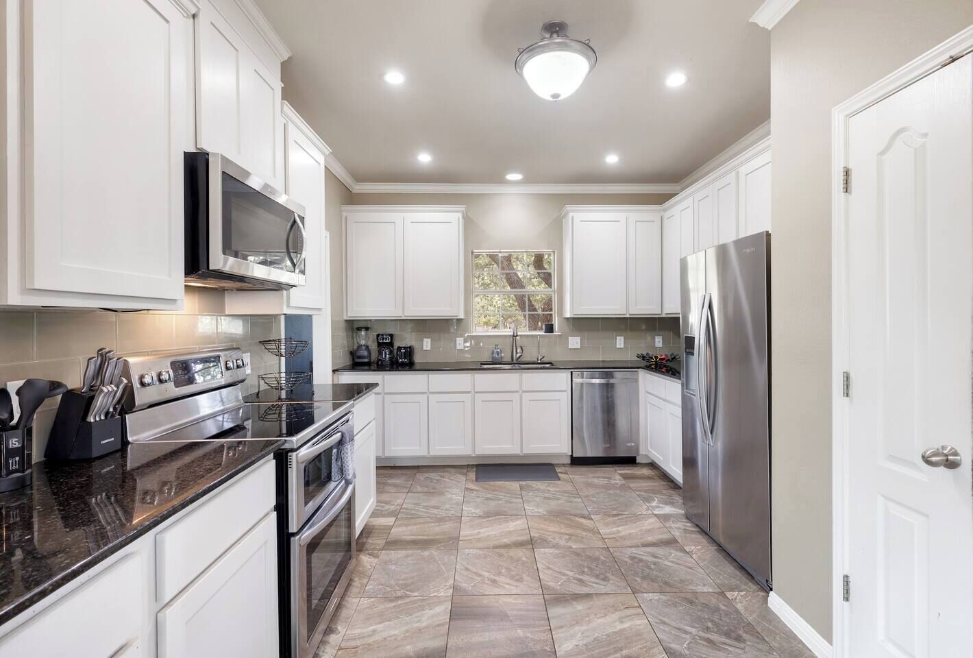 Keittoastiat/astiat/ruokailuvälineet