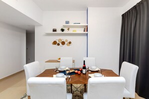 Luxury Apartment, City View, Beachside | Living area - Panoramic Spacious City View 2BR Escape (Dubai)