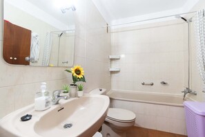 Shower, hair dryer, towels - San Marino 36 - One Bed (Los Cristianos)