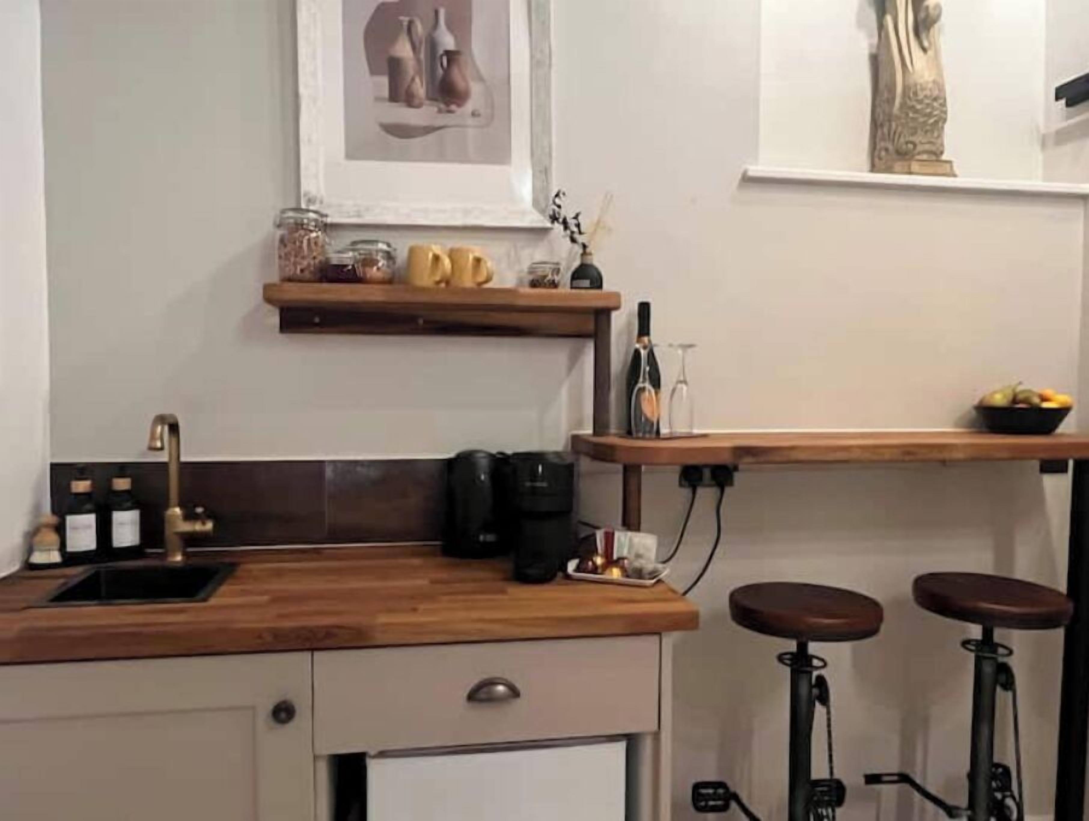 雪櫃、微波爐、焗爐、爐具