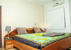 5 slaapkamers, een strijkplank/strijkijzer, wifi, beddengoed