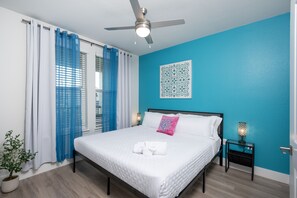 1 bedroom, desk, iron/ironing board, free WiFi - Resort Feel 1BR-KING Bed-Pool-Hot Tub-Gym-Gated-Wifi-Elevator-Pet-Moffitt Cancer (Tampa)