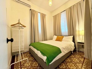 3 bedrooms, iron/ironing board, travel cot, WiFi - Casa Azola I | Perfectly located Boutique Apt. (San Juan)