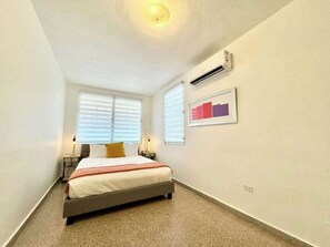 3 slaapkamers, een strijkplank/strijkijzer, reisbedje, wifi