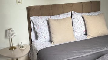 3 chambres, fer et planche à repasser, Wi-Fi, draps fournis