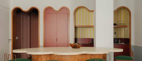 Appartement 3 Chambres | Cuisine privée | Réfrigérateur, micro-ondes, plaque de cuisson, lave-vaisselle