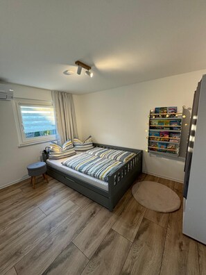 2 habitaciones, cuna de viaje, wifi gratis y ropa de cama 