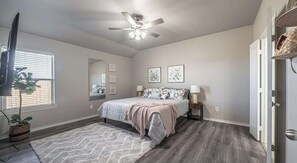 3 bedrooms, iron/ironing board, WiFi, bed sheets