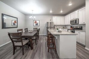 Fridge, microwave, oven, stovetop - Beautiful Shallowater B - 3BR/2BA - New House (Shallowater)