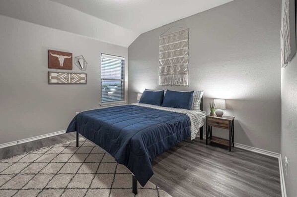 3 chambres, fer et planche à repasser, Wi-Fi, draps fournis