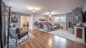 TV - Western Reunion - 2BR 1BA - Clean, Quiet, Safe (Lubbock)