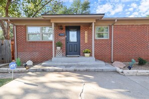 Exterior detail - This Ain't My First Rodeo - 4BR/2BA - Hospitals (Lubbock)