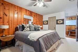 4 bedrooms, iron/ironing board, WiFi, bed sheets