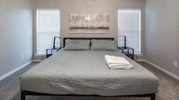 3 bedrooms, iron/ironing board, WiFi, bed sheets