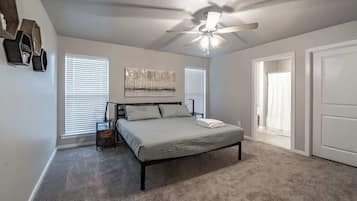 3 bedrooms, iron/ironing board, WiFi, bed sheets