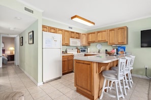 Fridge, microwave, stovetop, dishwasher