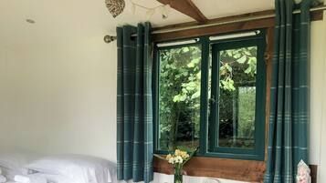 1 bedroom, bed sheets