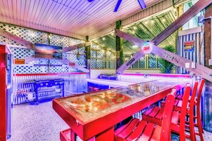 Dining - Raised Beach house/Golf Cart/Hot tub/Arcade/BAR/Pool table (Myrtle Beach)