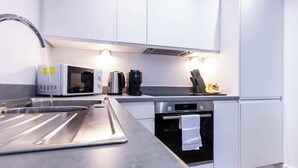 茶具/咖啡用具、冰箱、微波炉、烤箱