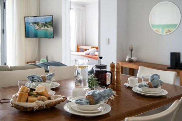 2 bedrooms, iron/ironing board, WiFi