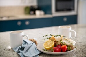 Breakfast meal - Luxury Oceanview Apartment | 2 Bedrooms | 2 Ensuites | Resort Pool (AIRLIE BEACH)