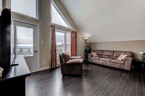 TV, fireplace, DVD player, stereo - Spa and River View | Le Haut-Perche (Petite-Rivière-Saint-François)