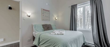 2 habitaciones, tabla de planchar con plancha, wifi y ropa de cama