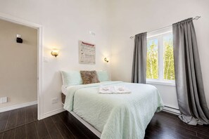 2 bedrooms, iron/ironing board, Internet, bed sheets - Spa and River View | Le Haut-Perche (Petite-Rivière-Saint-François)