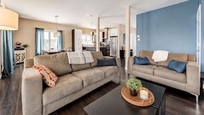 TV, fireplace, DVD player, stereo - Spa and River View | Le Haut-Perche (Petite-Rivière-Saint-François)