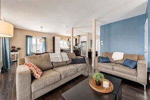 TV, fireplace, DVD player, stereo - Spa and River View | Le Haut-Perche (Petite-Rivière-Saint-François)
