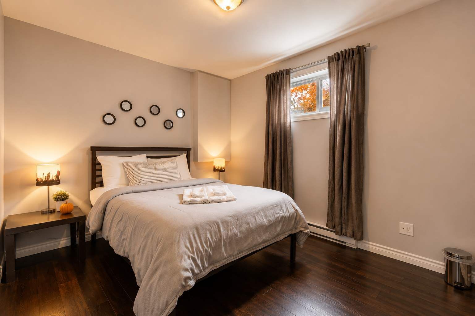 4 habitaciones, tabla de planchar con plancha, internet y ropa de cama 