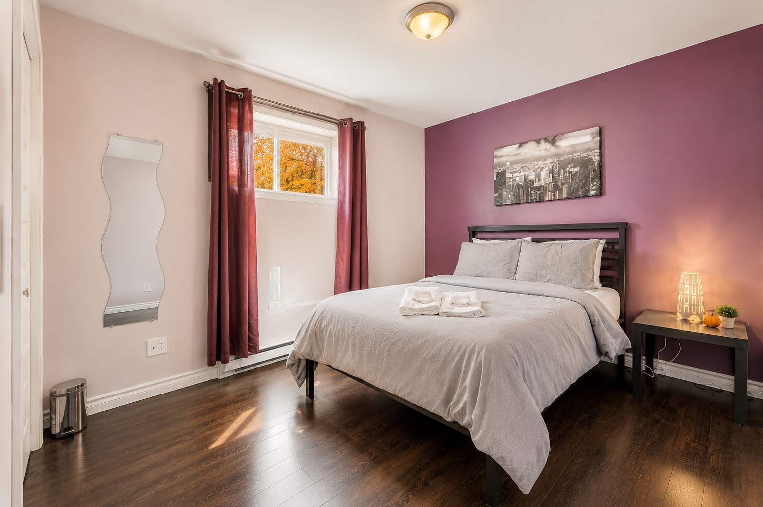 4 bedrooms, iron/ironing board, internet, bed sheets