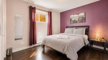 4 bedrooms, iron/ironing board, internet, bed sheets