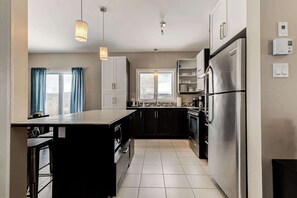 Fridge, microwave, oven, stovetop - Spa & River View | Le Huppe (Petite-Rivière-Saint-François)