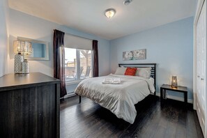 4 habitaciones, tabla de planchar con plancha, wifi y ropa de cama 