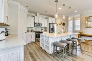 House (5 Bedrooms) | Interior