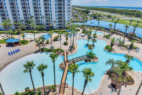 Walk to Beaches: Resort Condo in Destin!