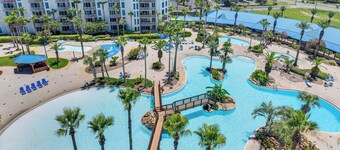 Walk to Beaches: Resort Condo in Destin!