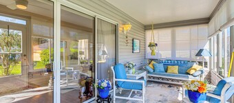 Walk to Golf & Pool: Pet-friendly Villages Home