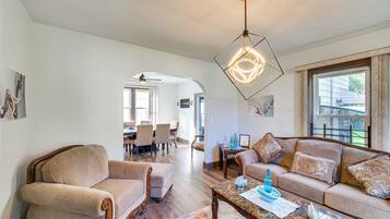 House (4 Bedrooms) | Front of property